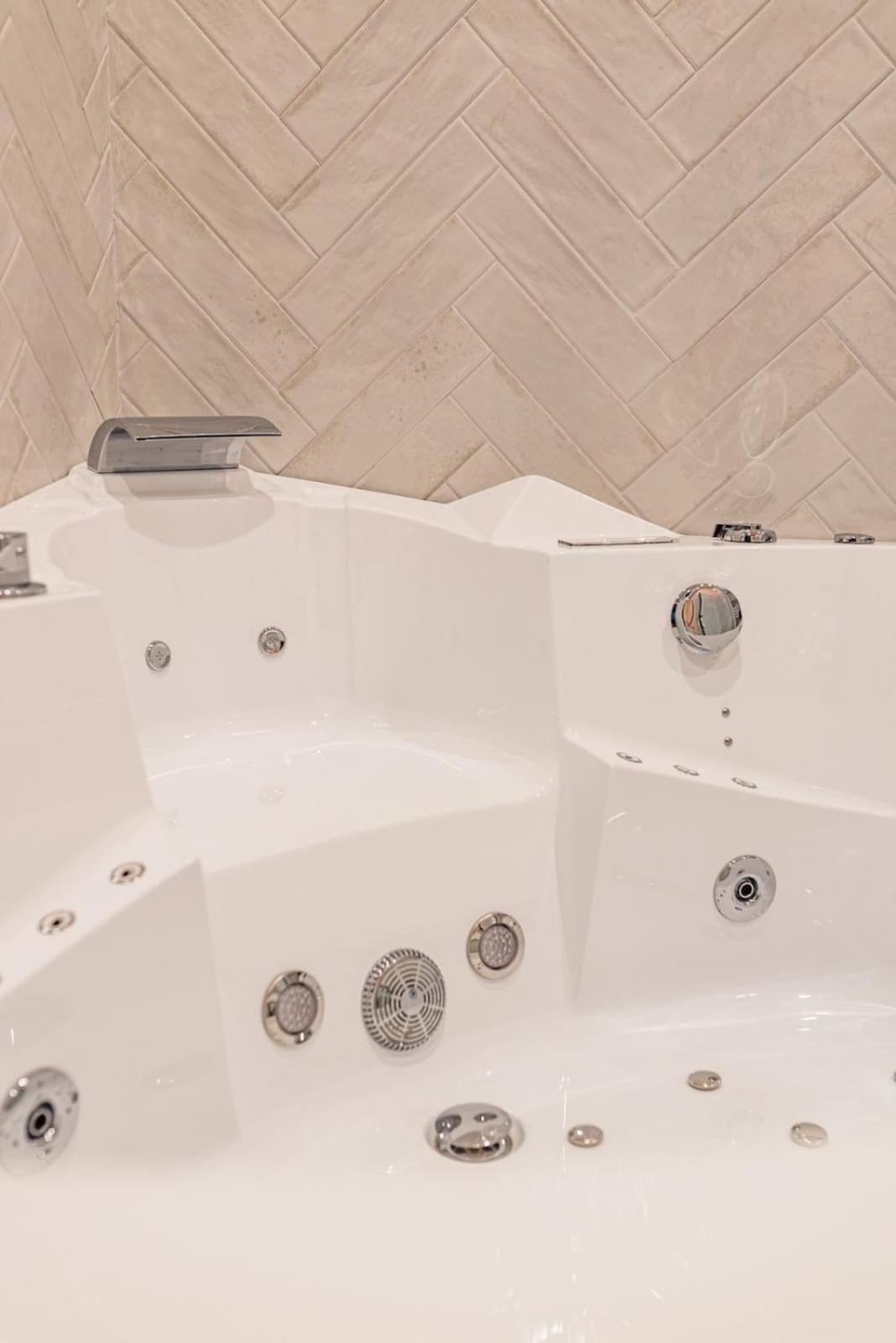 Beige Hospitalite - Gisele - Ultralux Balneo - Neuf 2 Chambres Saint-Etienne  Bagian luar foto
